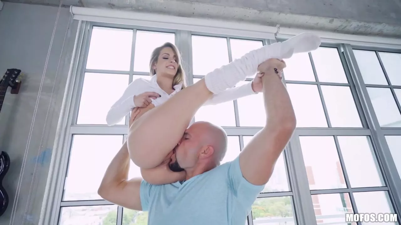1280px x 720px - Acrobatic fucking with a teen in a sexy white get up - Teen Porn Video