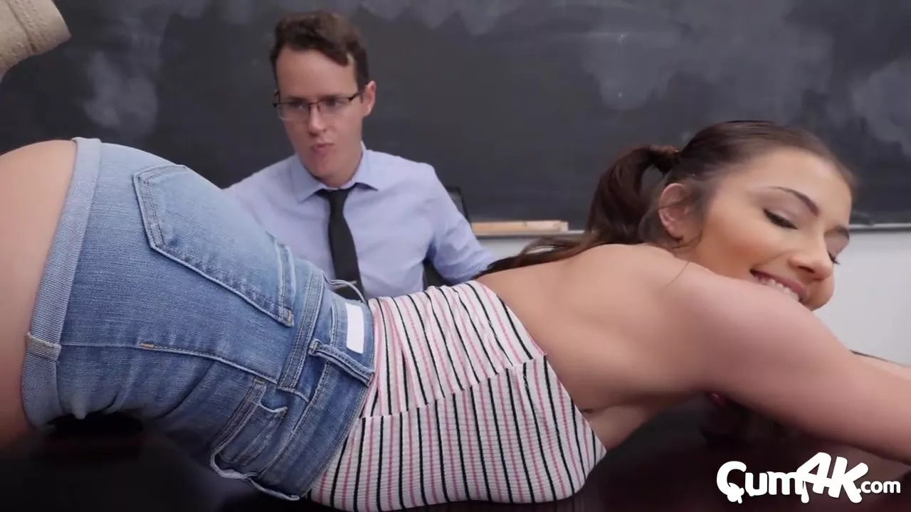 Sex With A Girl - Nerdy person is having sex with a sexy teen girl - Teen Porn Video